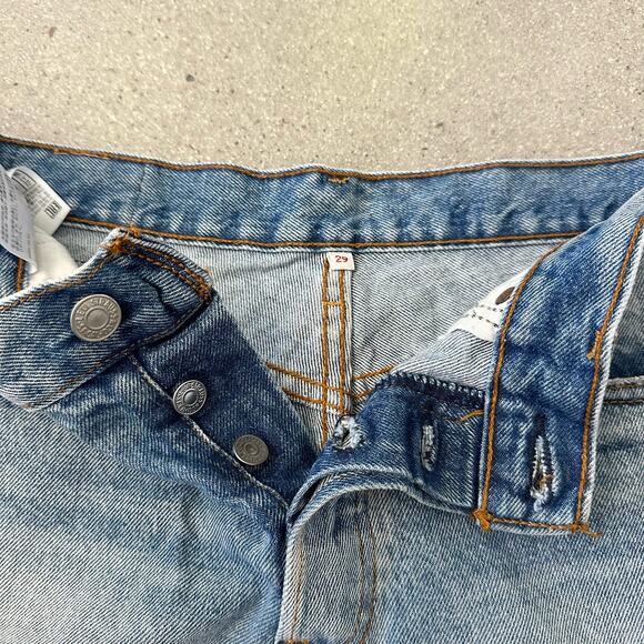 LEVI’S Women's High Rise Button Fly Raw Hem Jean Shorts - Picture 4 of 5